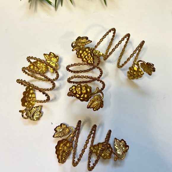 Vintage Gold Metal Napkin Rings Set of 4 - Picture 6 of 8